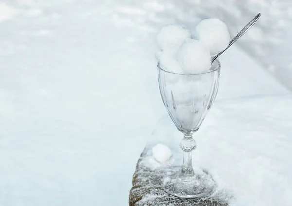 Schneebälle in Kristallglas — Stockfoto