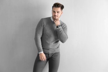 yakışıklı delikanlı 