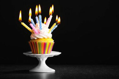 Mumlar ile lezzetli kek