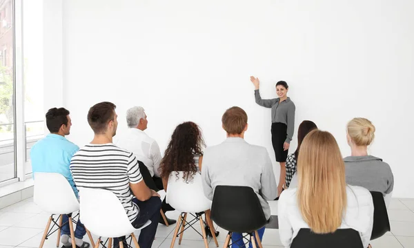 Concetto Formazione Aziendale Uomini Affari Che Riuniscono Sala Conferenze — Foto Stock