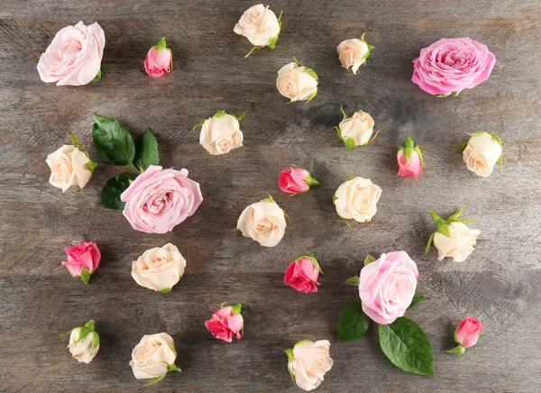 Beautiful roses on wood — Stock Photo, Image