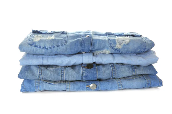 Stapel denim kleding — Stockfoto