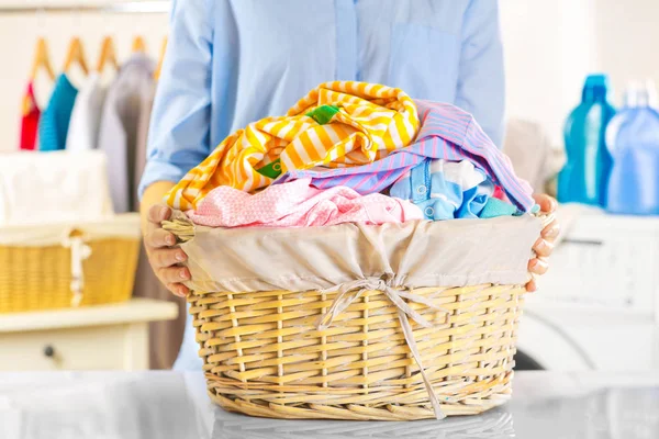 Woman holding wicker basket — Stock Photo, Image