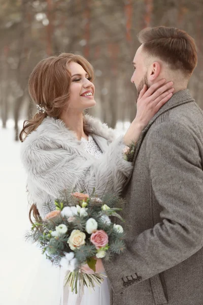 Beautiful winter wedding — Stock Photo, Image