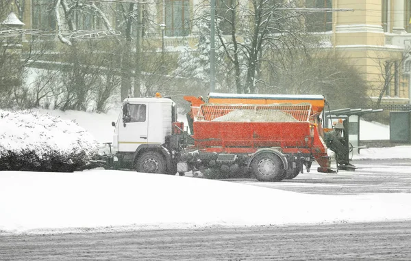 Caminhão arado de neve — Fotografia de Stock