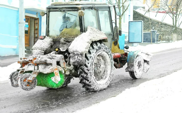 Arado de neve ao ar livre — Fotografia de Stock