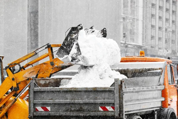 Arado de neve ao ar livre — Fotografia de Stock