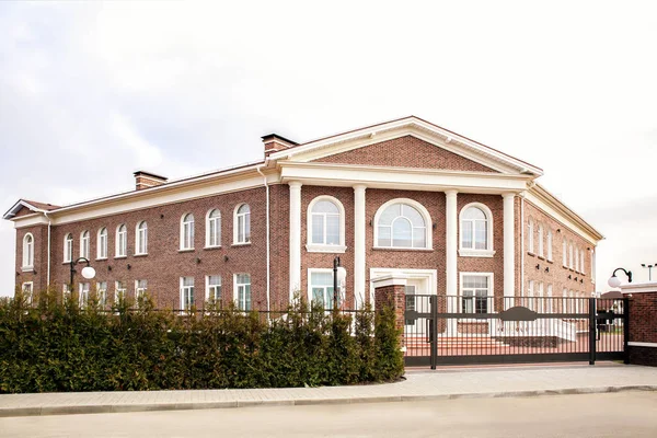 Edificio scolastico elementare — Foto Stock