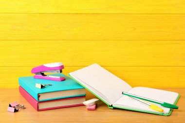 Renkli notebook ve aksesuarları 