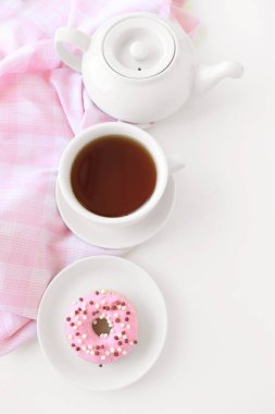 Çay ile lezzetli börekler 