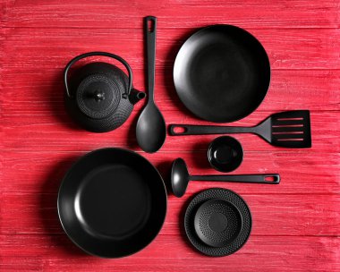 Dishware ve mutfak gereçleri