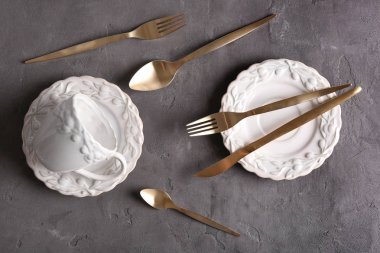 Çay seti gri arka plan üzerinde