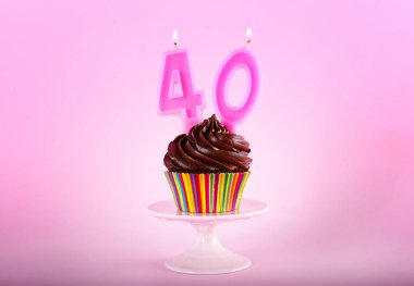 Mumlar ile lezzetli kek