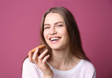 Tanımlama bilgisi olan kadın