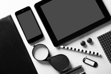 Siyah kırtasiye ve becerikli alet