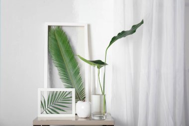 Çerçeve yeşil yaprakları ile 