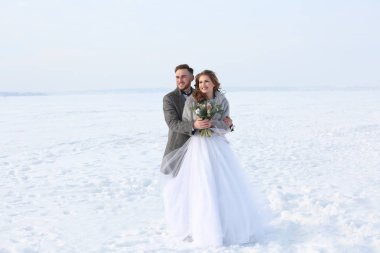 mutlu evlilik çift açık havada 