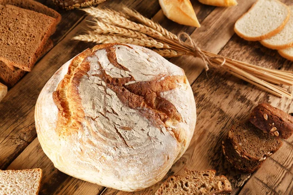 Diversi tipi di pane fresco — Foto Stock