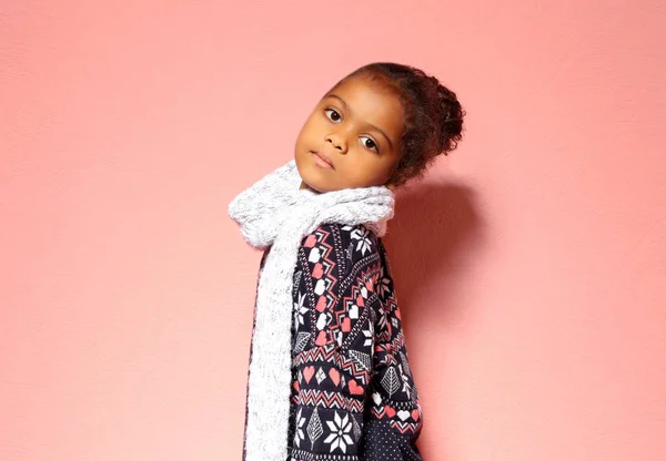 Sevimli küçük Afrikalı-Amerikalı kız — Stok fotoğraf
