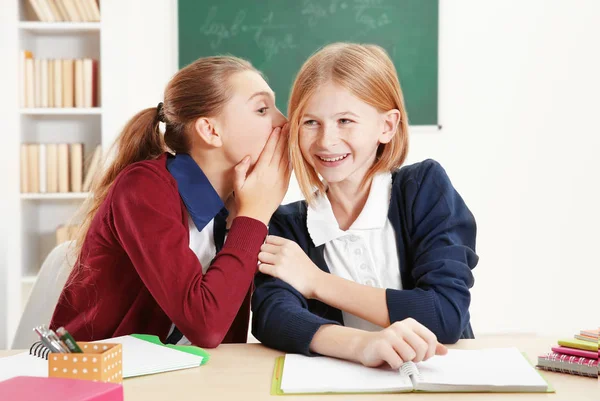 Zwei süße Mädchen — Stockfoto