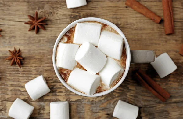 Tasse heißen Kakao mit Marshmallows — Stockfoto