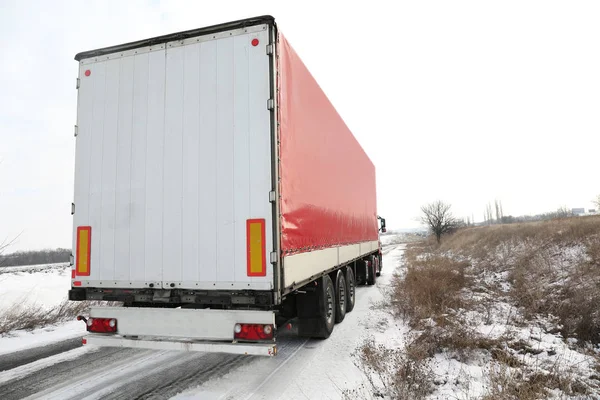 Grote moderne vrachtwagen — Stockfoto