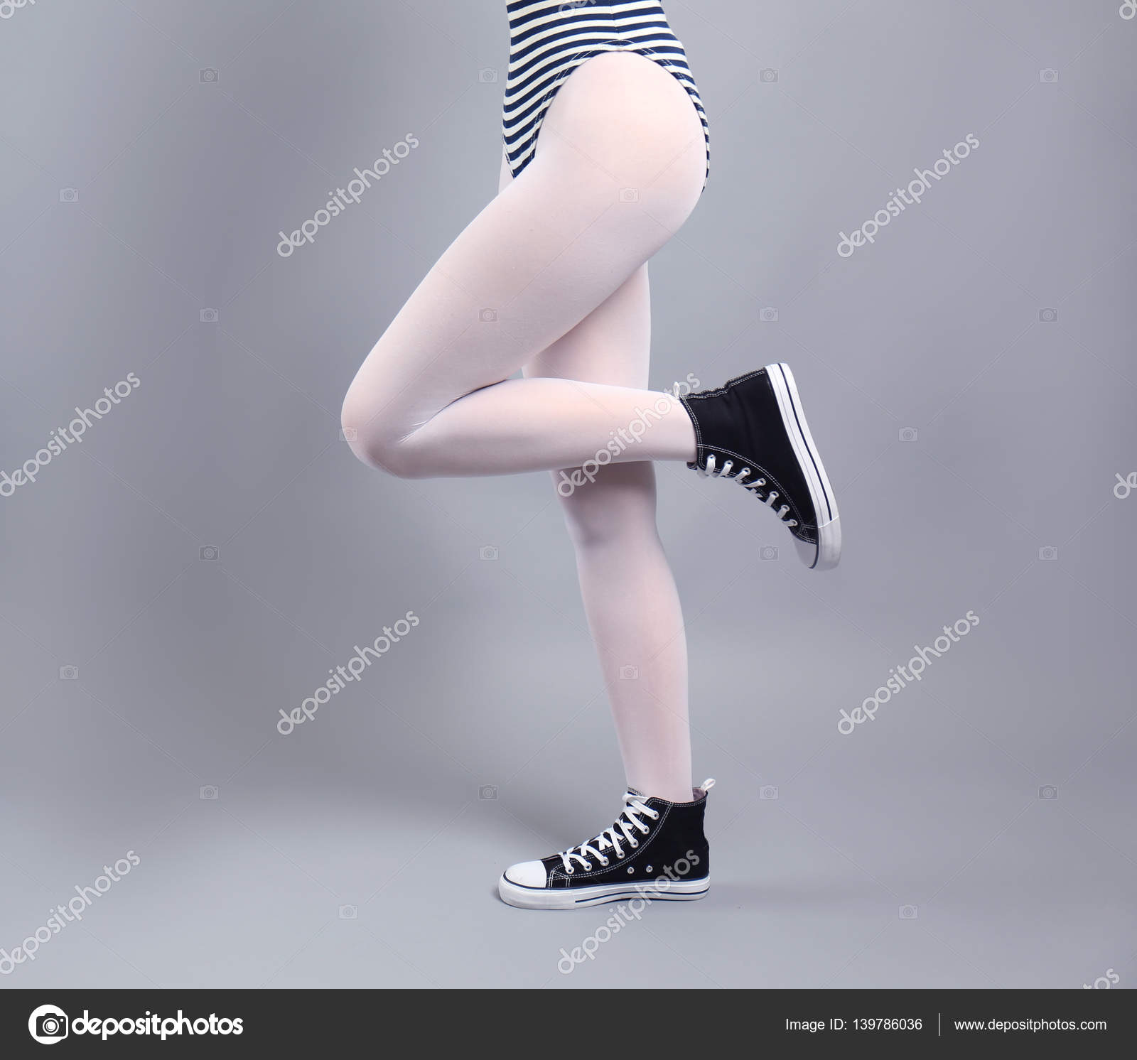 Mujer Foto Medias En Blancas Deporte — Stock Y De Zapatillas LMGUzpqVS
