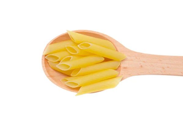 Ruwe pasta in lepel — Stockfoto