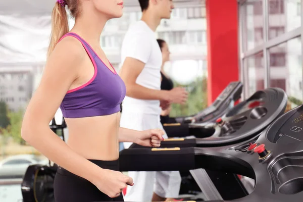 People running on treadmill — Stock Photo, Image