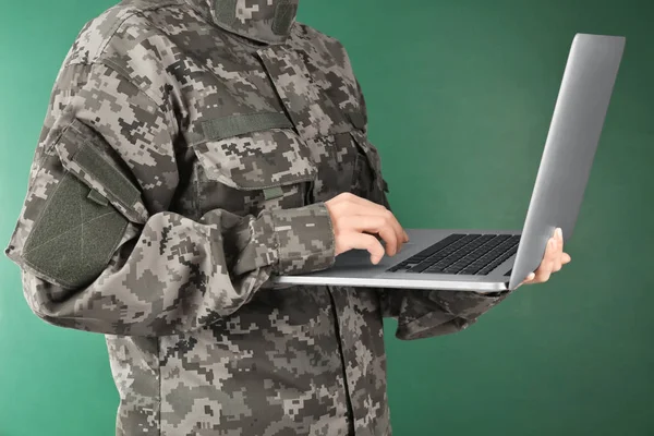 Soldier holding laptop — Stock Photo, Image