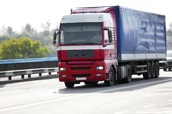 Camion merci europeo — Foto Stock