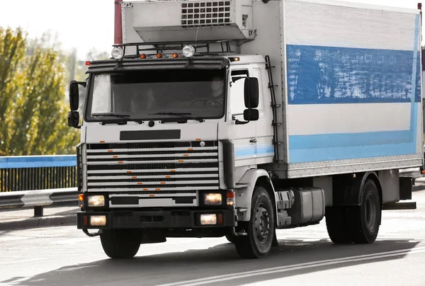 Европейский грузовой грузовик — стоковое фото