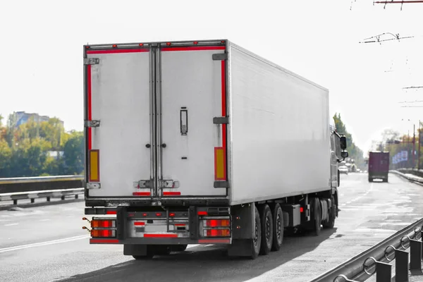 Camion merci europeo — Foto Stock