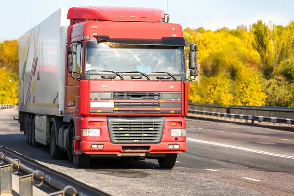 Camion merci europeo — Foto Stock