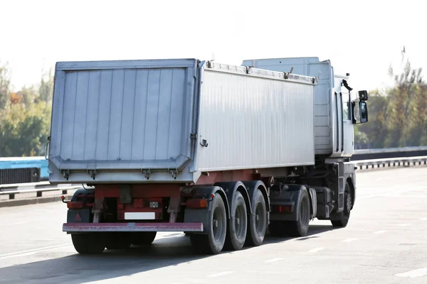 Camion merci europeo — Foto Stock