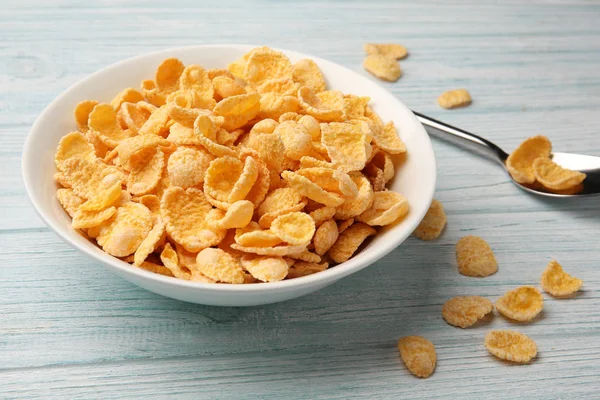 Schüssel mit rohen Cornflakes — Stockfoto