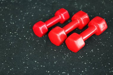 Katta kırmızı halter