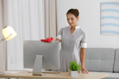 Kadın hizmetçi Temizleme