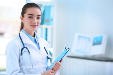 güzel kadın doktor 