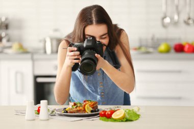 Kadın gıda fotoğrafçılığı