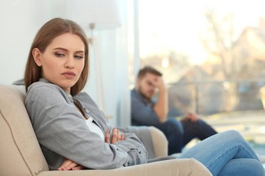 Kavga sonra üzgün kadın  