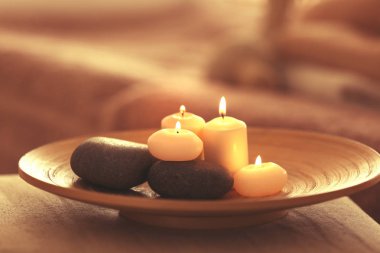 Mumlar ve taş ile spa