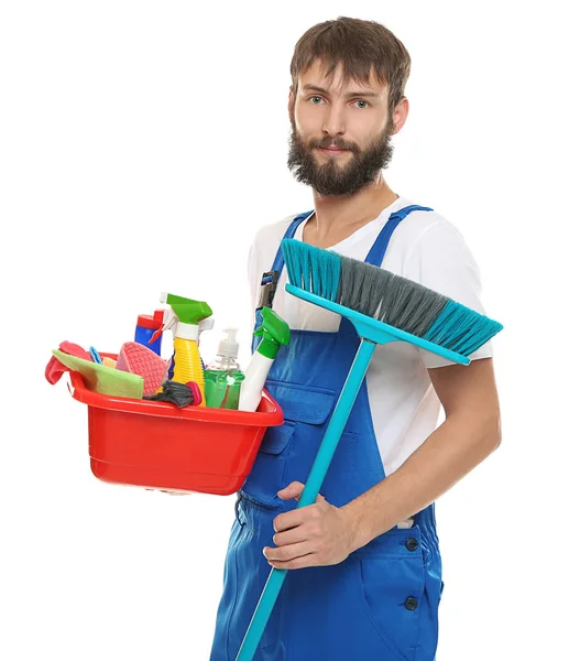 Jeune homme avec des fournitures de nettoyage — Photo