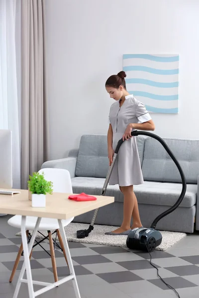 Female chambermaid with vacuum — Stock Photo, Image