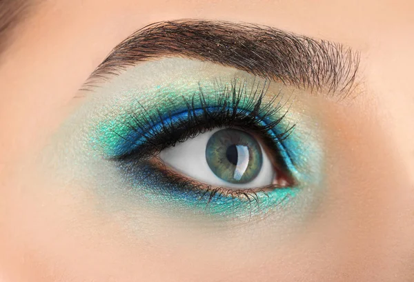 Hermosa mujer con maquillaje navideño — Foto de Stock