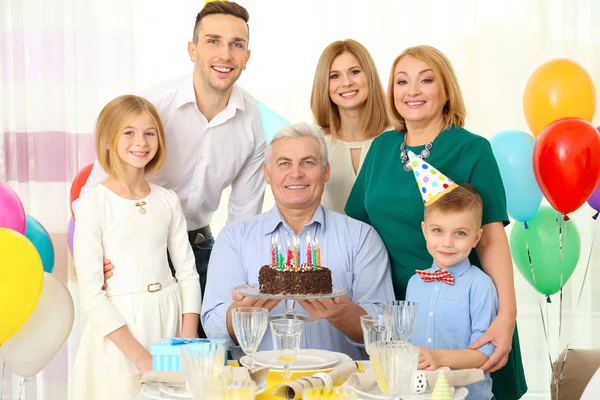 Familia celebrando cumpleaños — Foto de Stock