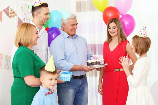 Születésnapot ünneplő család — Stock Fotó