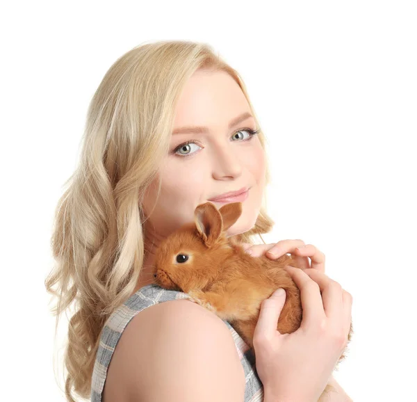 Schönes Mädchen mit kleinem Kaninchen auf weißem Hintergrund — Stockfoto