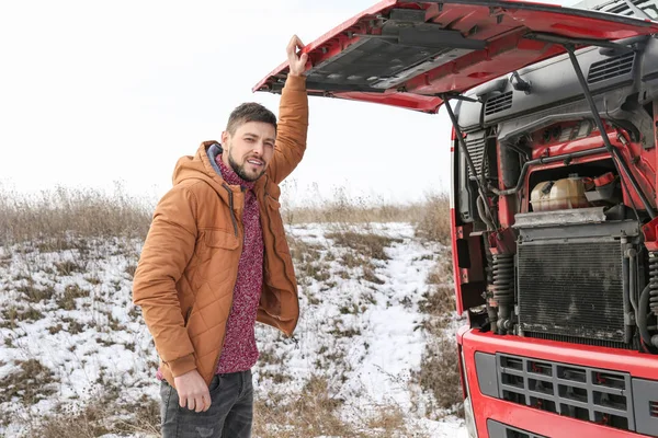 Řidič u truck venku — Stock fotografie