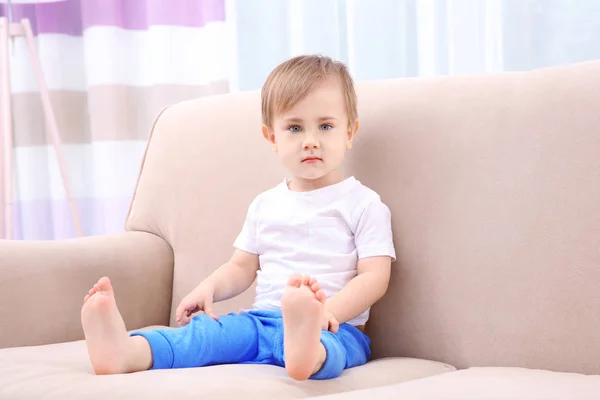 Lindo niño pequeño — Foto de Stock